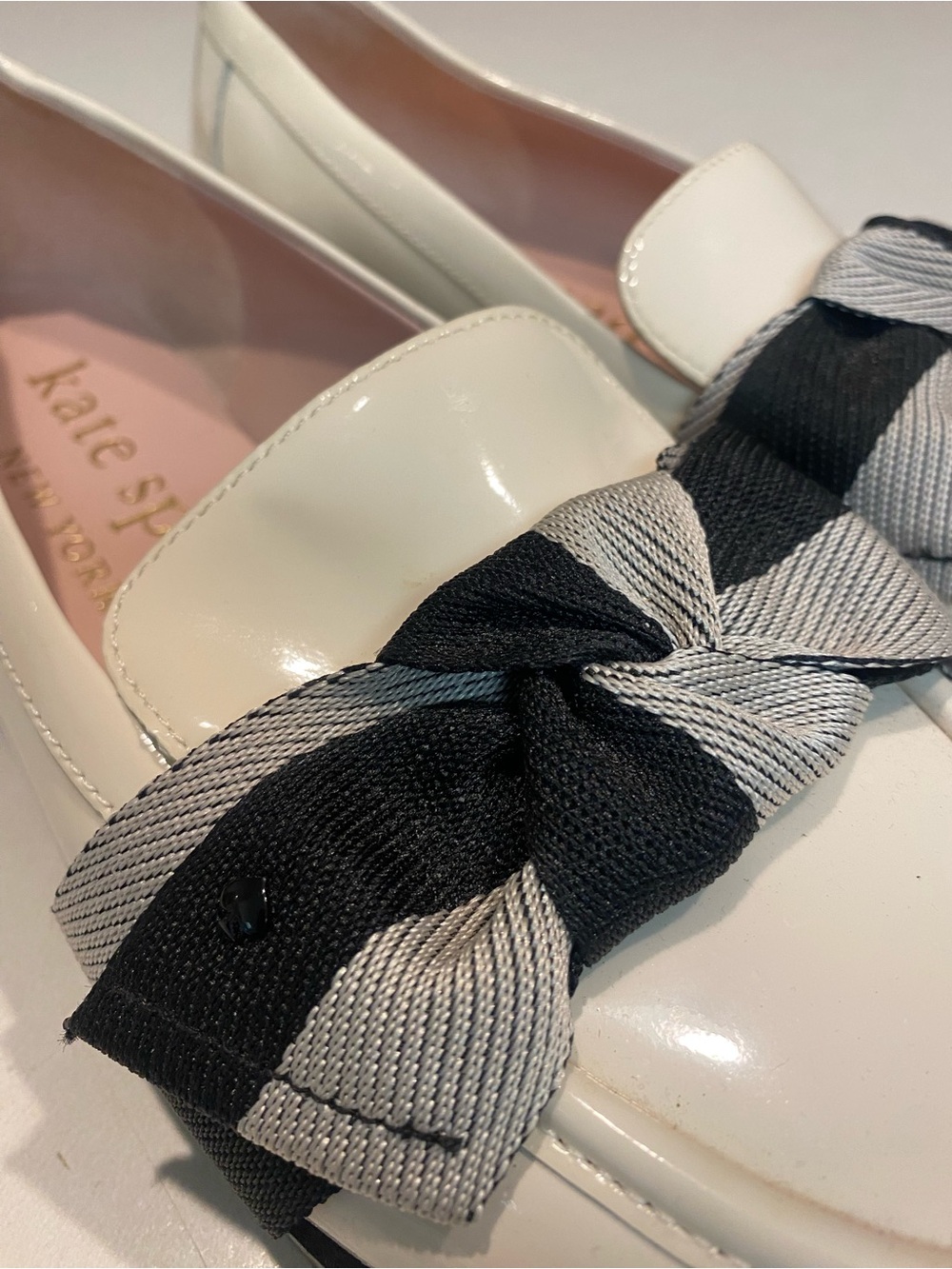 KATE SPADE LEANDRA PATENT LEATHER LOAFER CREAM BLACK BOW PLAID
HEEL SZ 7 - Picture 4 of 16